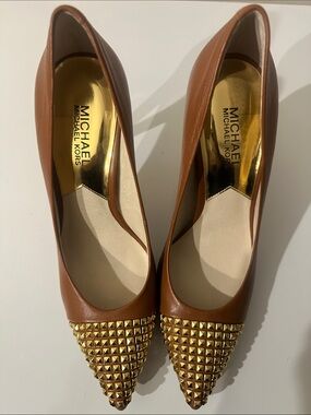 MICHAEL Michael Kors Tan Leather Pointed Toe Heels with Gold Stud Caps Sz 9M